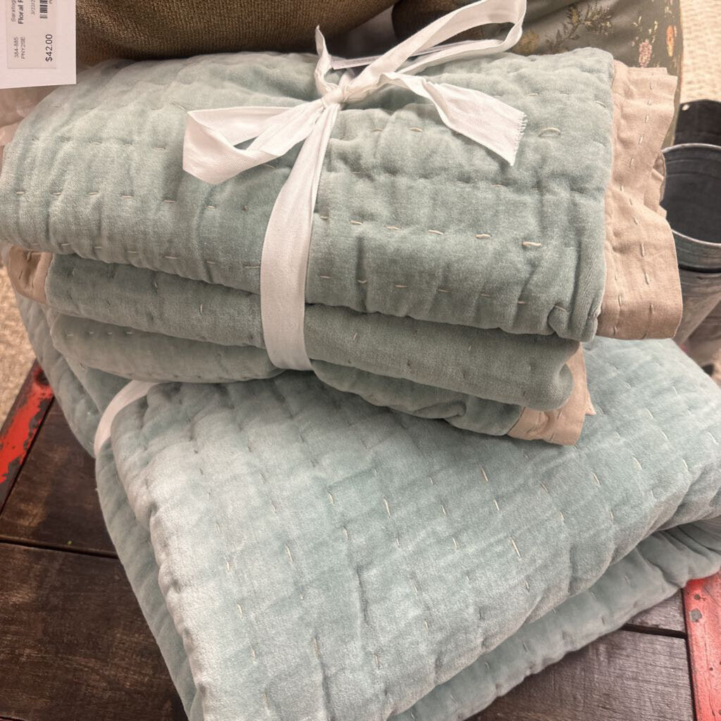 Velvet Bedding Set-4 (3-Euro Shams)