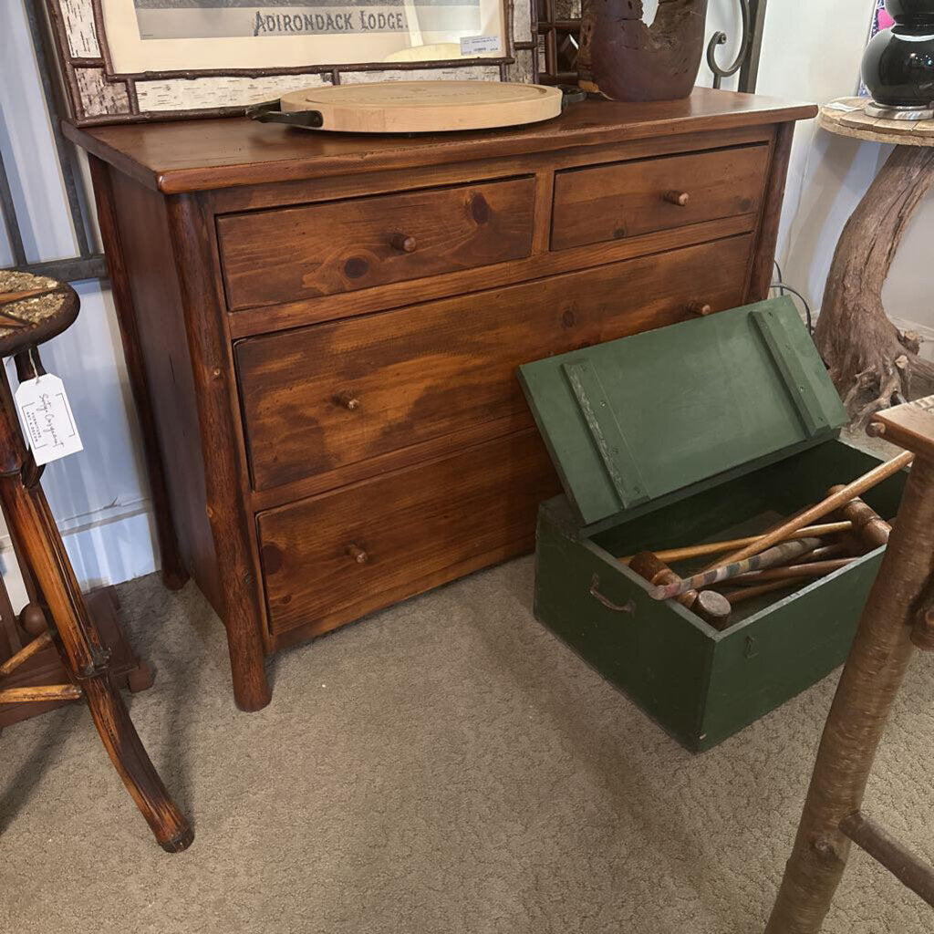 ADK Dresser