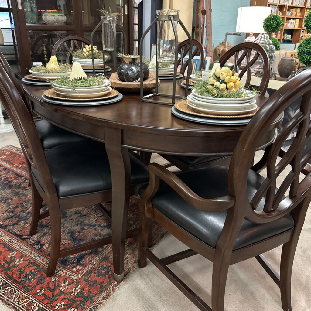 Oval Dining Room Table & Chairs