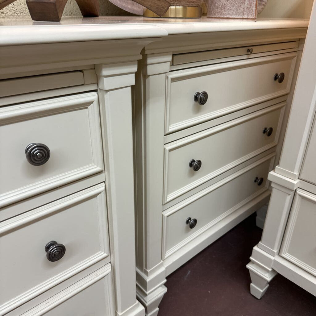 3-Drawer Nightstand