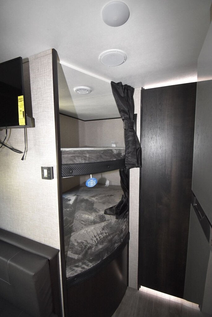 2022 264 BH Camper