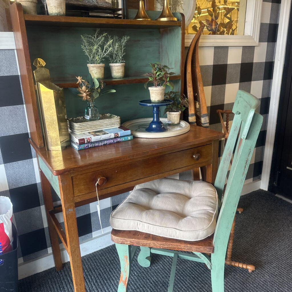 Desk W Hutch & Chair