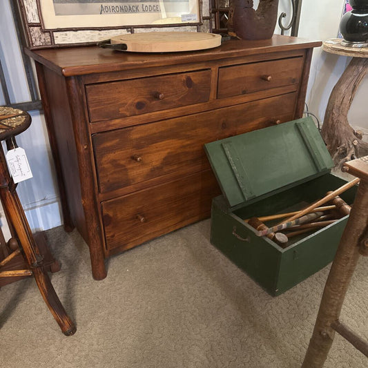 ADK Dresser