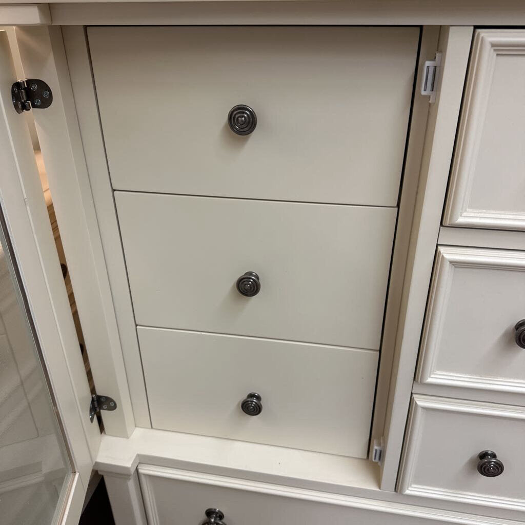 11-Drawer Dresser