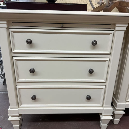 3-Drawer Nightstand