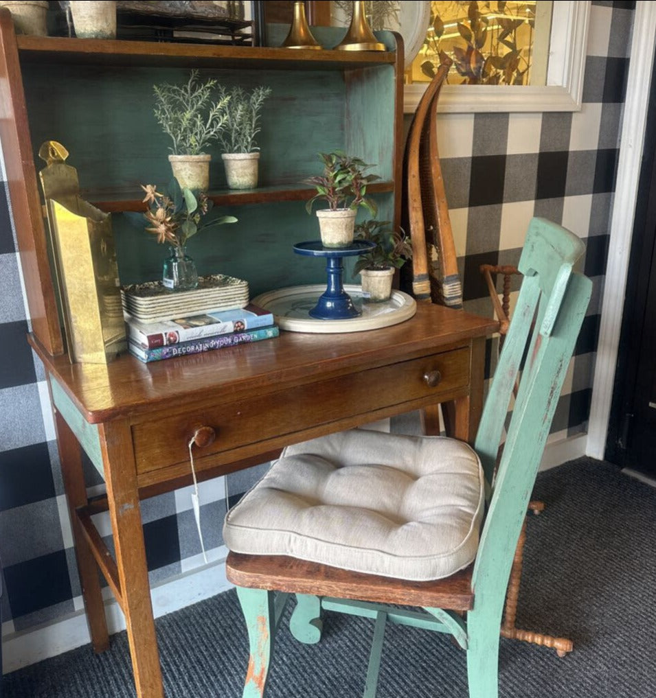 Desk W Hutch & Chair